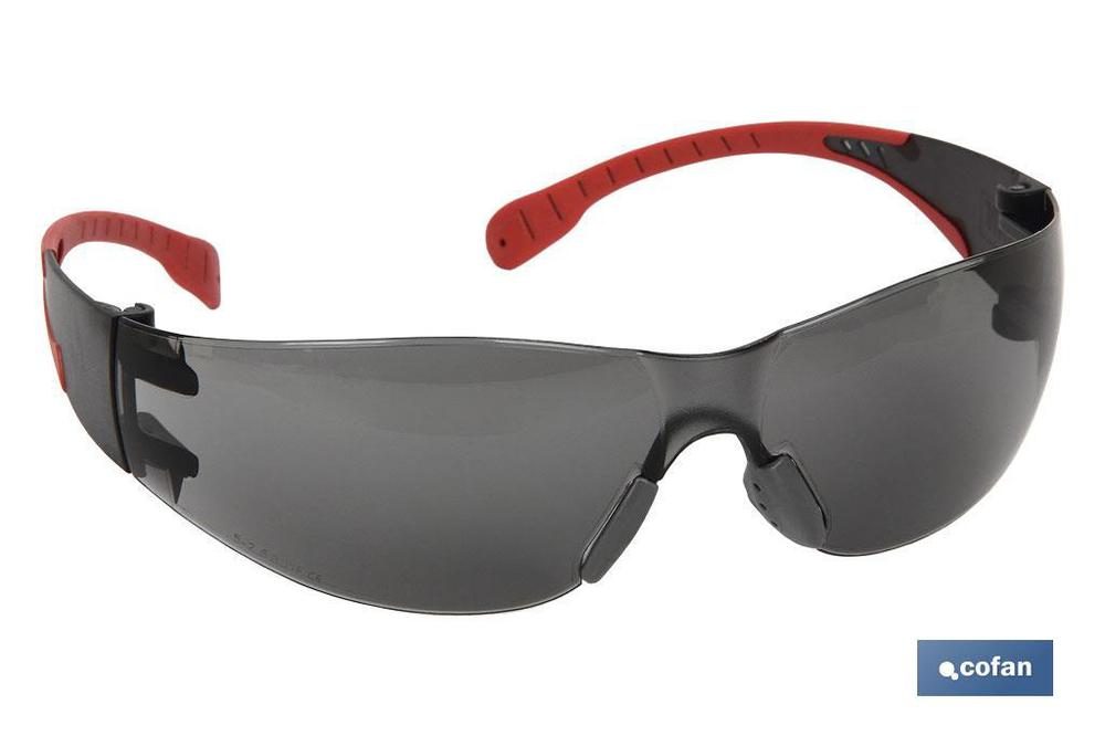 GAFAS DE SEGURIDAD SUPER LIGERA 18GRS LENTE OSCURA